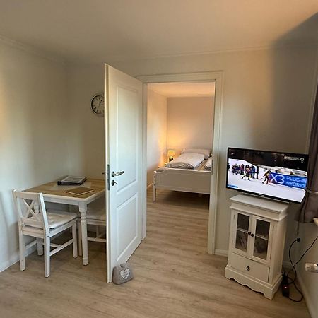 Ferienwohnung „Ole Karkenwech“ Husum-Roedemis 후줌 외부 사진