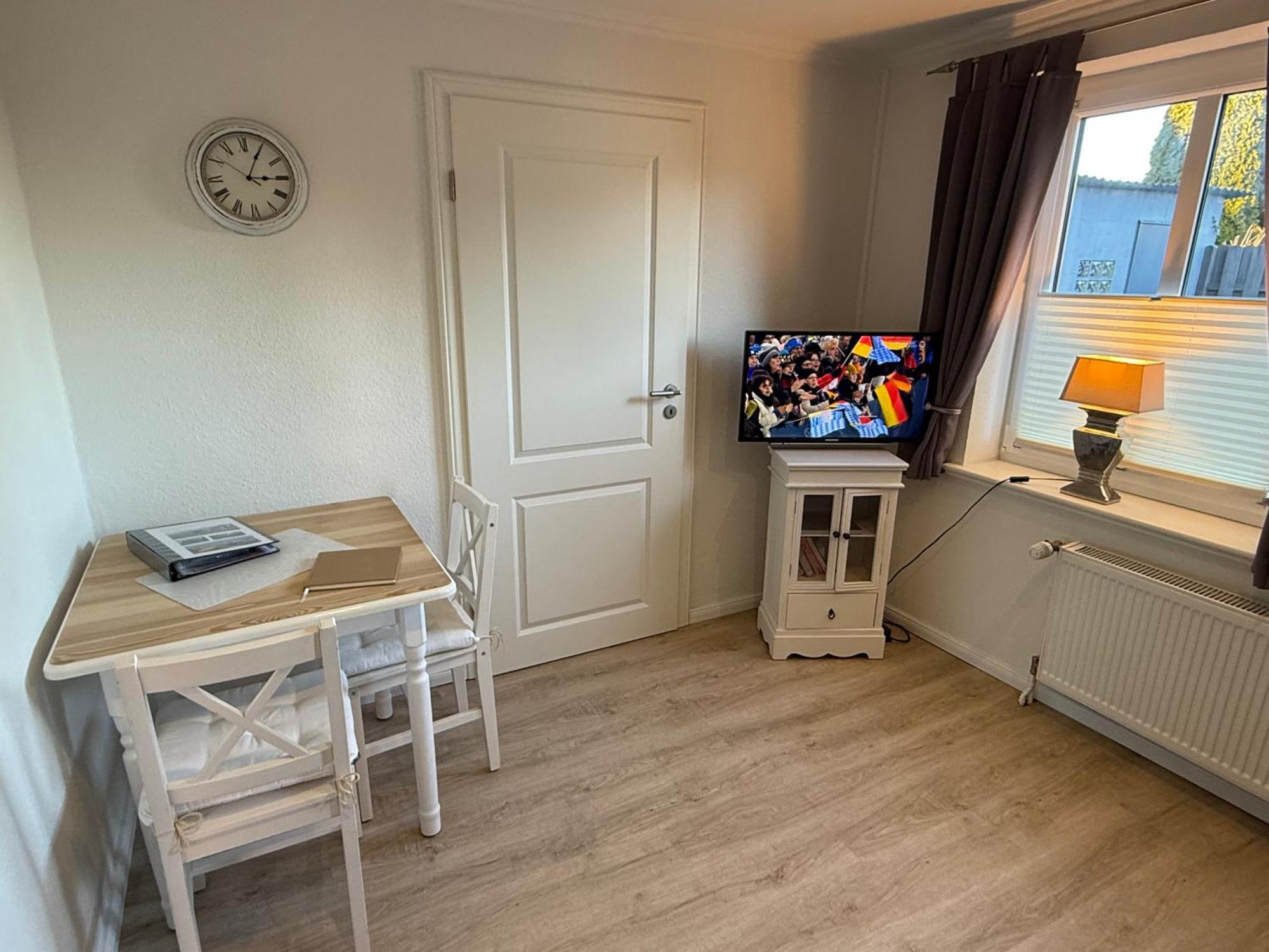 Ferienwohnung „Ole Karkenwech“ Husum-Roedemis 후줌 외부 사진